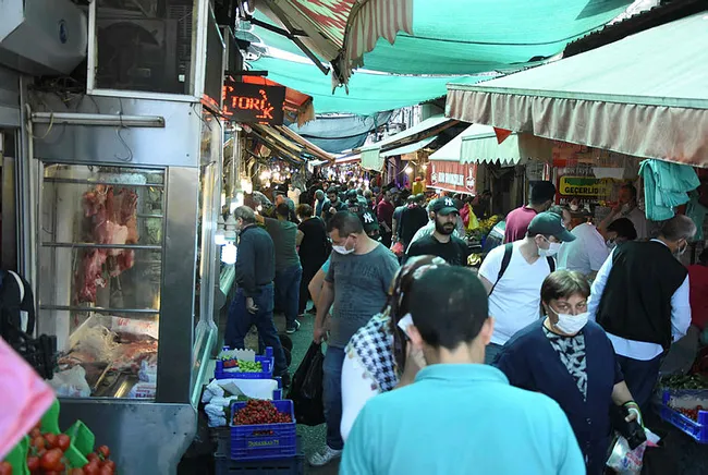İzmir’de meşhur Havra Sokağı'ndaki kalabalık korkuttu - 3