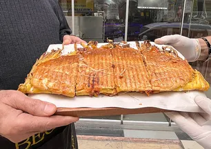 Tost değil lüks menü! Yarım kiloluk dev tost 600 lira