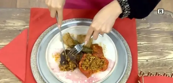 gelinim-mutfakta-gunun-yemegi-4-nisan-gelinim-mutfakta-gaziantep-usulu-kuru-dolma-nasil-yapilir-1680606244827.jpg Gelinim Mutfakta günün yemeği! 4 Nisan Gelinim Mutfakta Gaziantep usulü kuru dolma nasıl yapılır? - 2