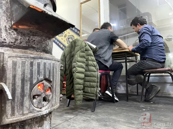 Yaz kış soba yanıyor! Türkiye sıcaktan kavruluyor Ardahan donuyor: Eksi 8 dereceyi gördü
