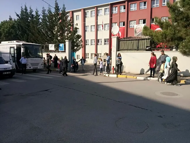 Tuzla'da fabrikada yangın! Çevredeki ilkokul ve ortaokul boşaltıldı - 2