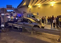 Bakırköy'de 2 araç çarpıştı: 5 yaralı var