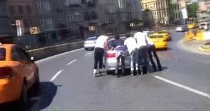 İstanbul trafiğinde patenli terörü!