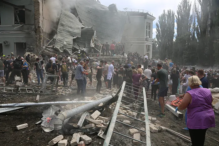 1720509398565.jpg Rusya Ukrayna'da çocuk hastanesini vurdu! Can kaybı her geçen dakika artıyor! Açıklama geldi... - 3