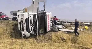Nusaybin’de TIR devrildi: 1 yaralı