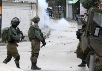 Katil İsrail askerlerinden mülteci kampına baskın! Batı Şeria'da bir Filistinliyi yaraladılar