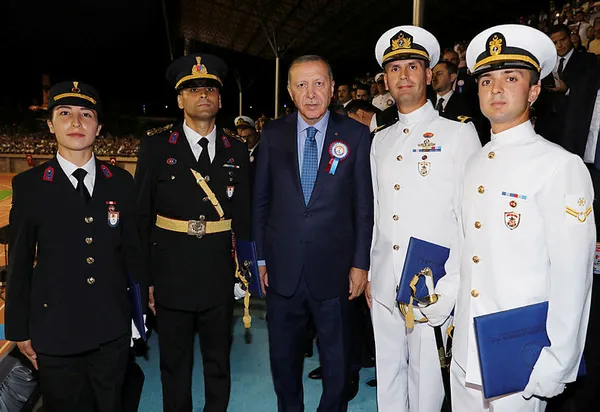 Başkan Erdoğan’dan açık mesaj: Halkın alın terini Kandil’e gönderenlere biz seyirci kalamayız! - 6