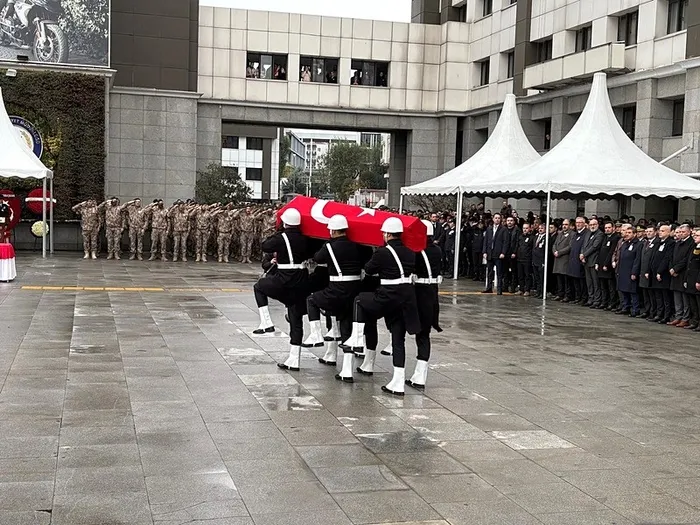 istanbuldaki-uyusturucu-operasyonunda-catisma-1-polis-sehit-oldu-1765200874334.jpeg Albayrak için tören düzenlendi (İHA)