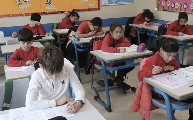 2023 - 2024 Okullar ne zaman kapanacak? İlkokul, ortaokul, lise öğrencilerinin bu yıl ki tüm tatil günleri belli oldu!