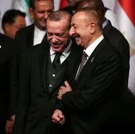D-8’de önemli imza ve samimi görüntüler