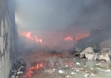 Deprem bölgesinde korkutan yangın!