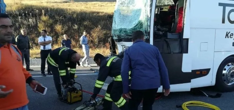 Erzurum'da otobüs ile TIR çarpıştı: 17 yaralı