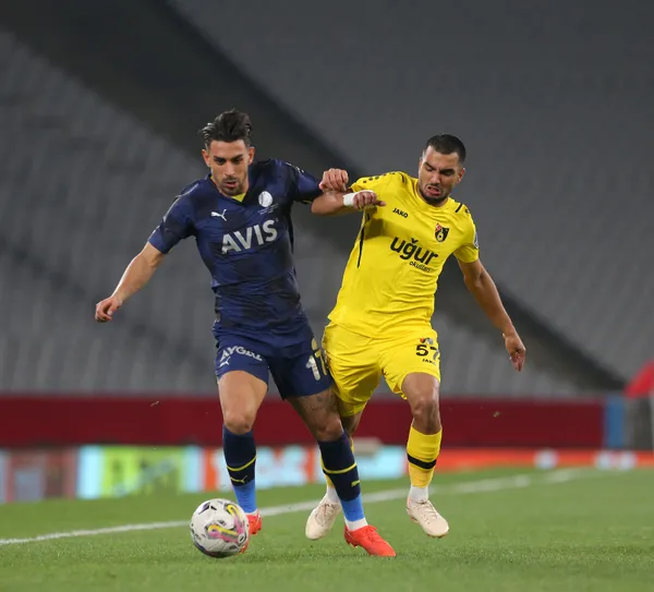 İstanbul’da gol düellosu! Lider Fenerbahçe 3 puanı 5 golle aldı!