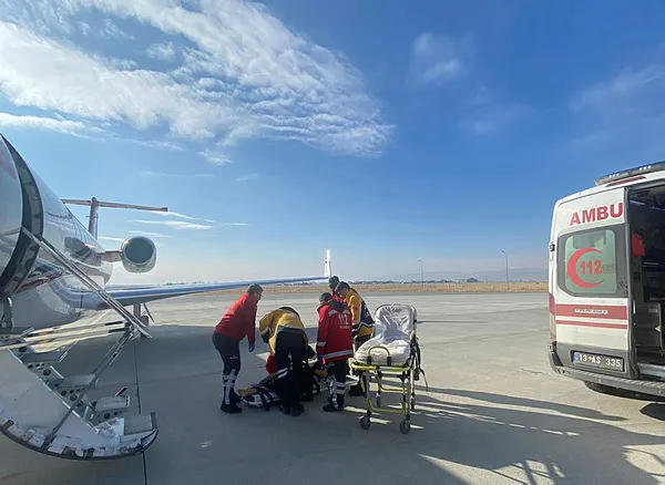 ambulans-ucak-kalp-yetmezligi-olan-berivan-aydemir-icin-havalandi-1674765097392.jpg Ambulans uçak kalp yetmezliği olan Berivan Aydemir için havalandı - 2