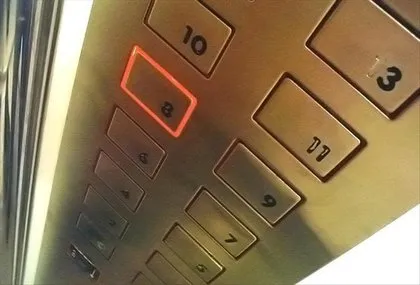 Bu asansöre asla binmeyin! Kırmızı Sarı, Mavi Yeşil renk meğer...