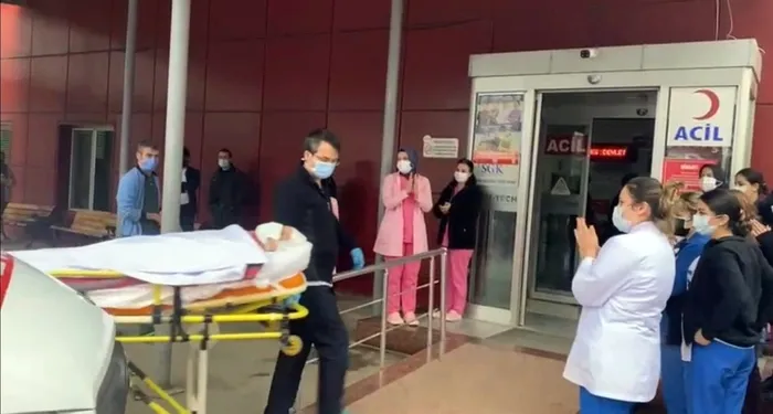 Başından silahla ağır yaralanan doktor görev yaptığı hastaneye sevk edildi - 1