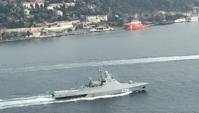 Rus savaş gemisi İstanbul Boğazı'ndan geçti - 3