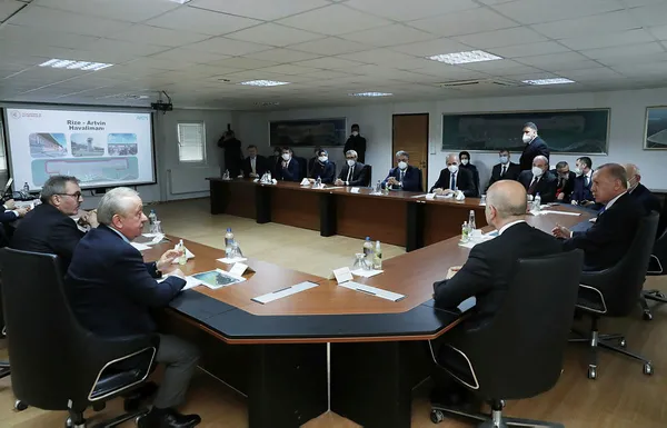 Başkan Erdoğan, Rize-Artvin Havalimanı inşaatına ilişkin brifing aldı! "Dünyanın sayılı mühendislik örneklerinden" - 3