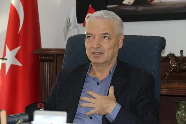 Koronavirüsü atlatan CHP'li Belediye Başkanı Zeki Bilgin'in teşekkür yöntemi şaşırtmadı! Sağlıkçıların heykelini yapacak - 3