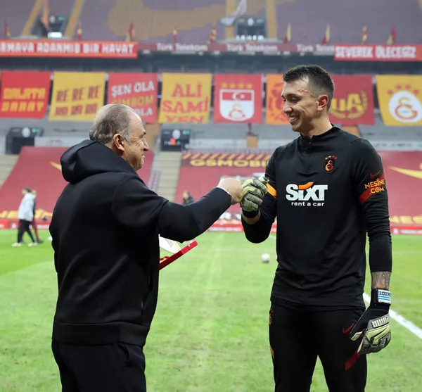 galatasarayda-musleradan-yeni-sozlesme-aciklamasi-umarim-devam-ederim-1614464094489.jpg Galatasaray'da Muslera'dan yeni sözleşme açıklaması! "Umarım devam ederim" - 2