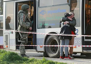 Rusya Mariupol’de Azovstal fabrikasından 80 sivilin tahliye edildiğini açıkladı