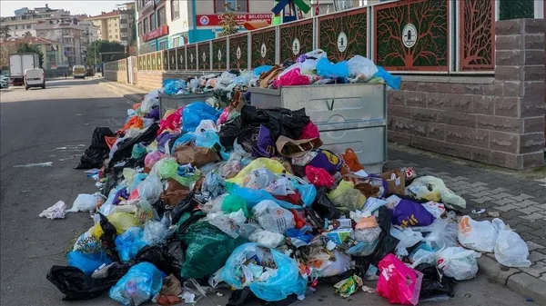 istanbullu-cop-daglarina-yeniden-hazirlikli-ol-ibbye-bagli-istacta-grev-hazirligi-1692080292298.jpeg İstanbullu çöp dağlarına yeniden hazırlıklı ol! İBB'ye bağlı İSTAÇ'ta grev hazırlığı