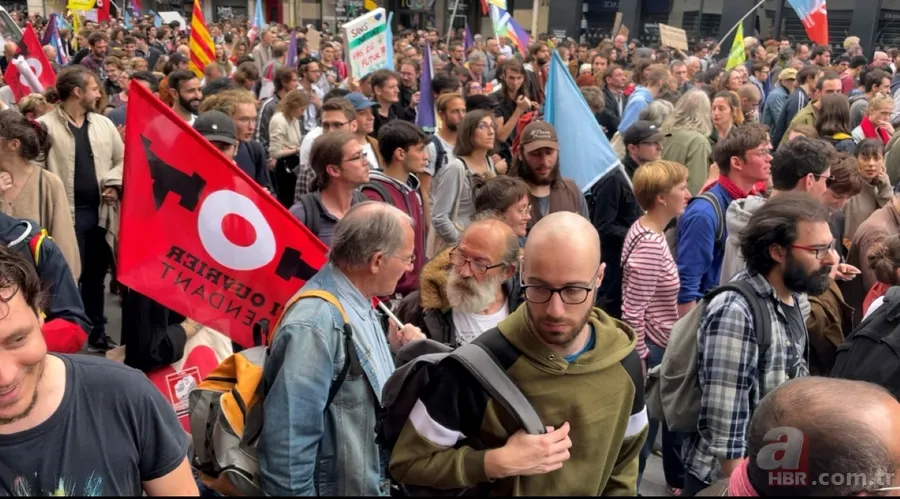 Fransa’da 140 bin kişilik gösteri! Hayat pahalı! “MACRON = PİNOKYO” 16