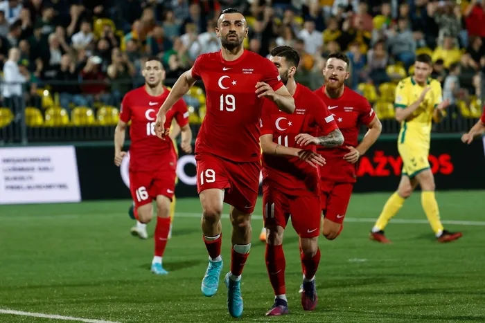 a-millilerde-dogukan-ve-serdar-fitili-atesledi-litvanya-turkiye-0-6-mac-sonucu-ozet-1654634668342.jpg