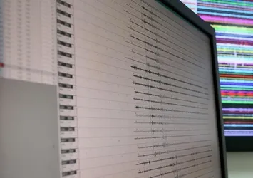 Endonezya'da 7 büyüklüğünde deprem