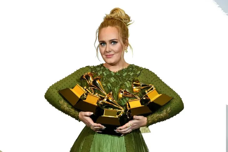 Ünlü şarkıcı Adele tanınmaz hale geldi! Son hali korkuttu