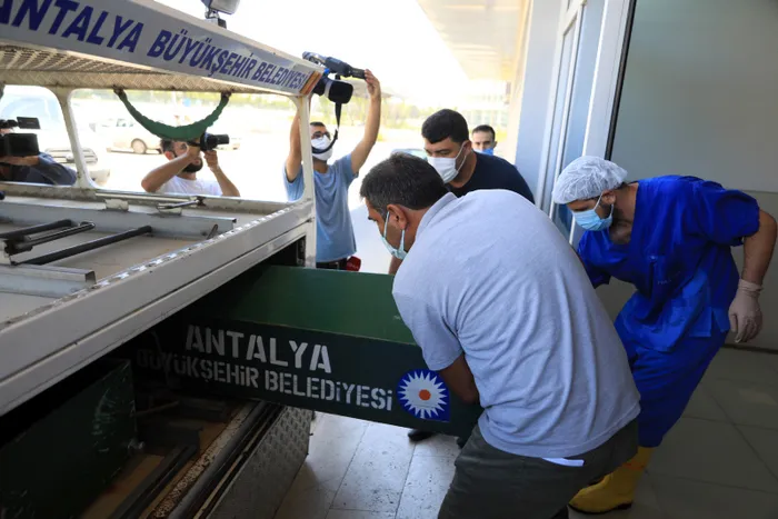 Bir babanın yıkıldığı an! Derede bulunan Ecrin'in cenazesini gözyaşlarıyla teslim aldı - 5
