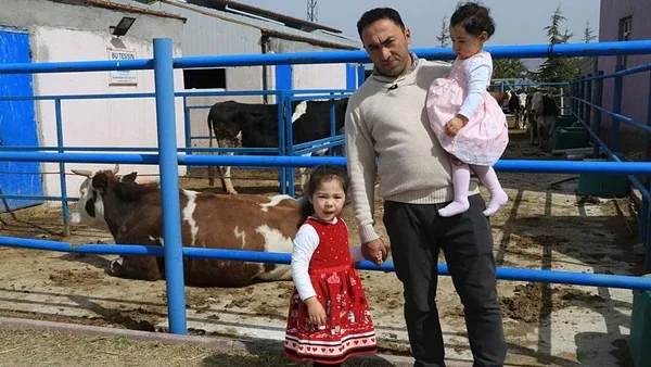 Şehir hayatını bırakıp köyünde hayvancılık yapıyor - 1