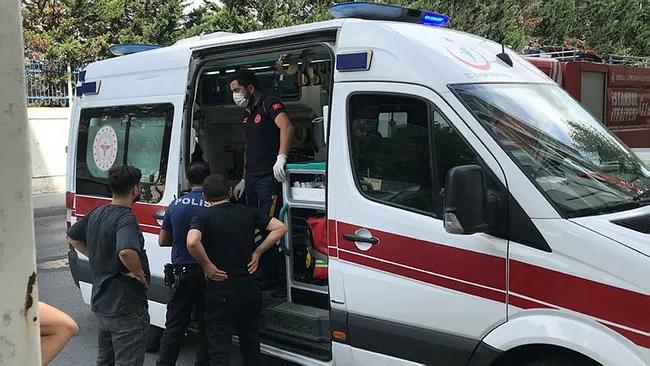 istanbulda-annesinin-olum-haberini-alan-sofor-kaza-yapti-1631258995137.jpg İstanbul’da annesinin ölüm haberini alan şoför kaza yaptı - 1