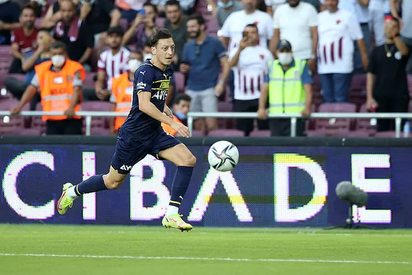 Pereira'dan Trabzonspor maçı için Mesut Özil'e özel görev! - 6