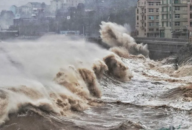 Çin'de etkili olan Lekima Tayfunu'nda 22 kişi öldü - 1