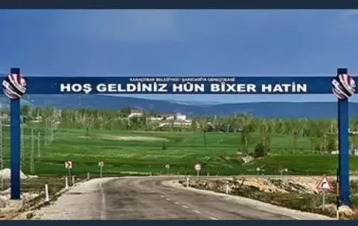 erzurumda-tabela-onunde-uygunsuz-fotograflar-tepki-toplamisti-ogretmenler-hakkinda-karar-1651733351721.jpg Erzurum'da tabela önünde uygunsuz fotoğraflar tepki toplamıştı! Öğretmenler hakkında karar - 1