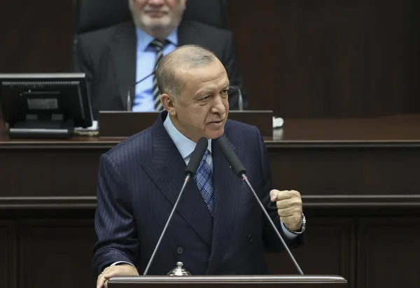 son-dakika-ak-parti-grup-toplantisi-baskan-erdogandan-onemli-aciklamalar-1640164761516.jpg Son dakika: AK Parti Grup Toplantısı | Başkan Erdoğan: Kur korumalı mevduat sistemi amacına ulaştı - 4