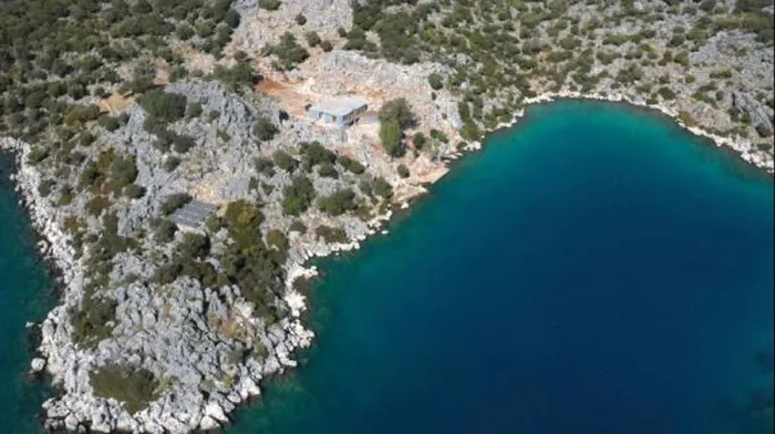 İngilizin Üçağız Yarımadası’ndaki kaçak villasına yıkım süreci başladı!