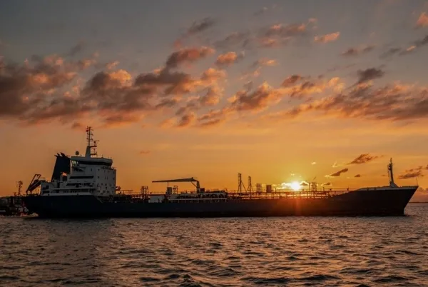 yunanistanin-akdenizde-gizli-rus-petrolu-operasyonu-goruntulendi-1662554905989.jpg Yunanistan’dan Akdeniz'de gizli Rus petrolü operasyonu - 4