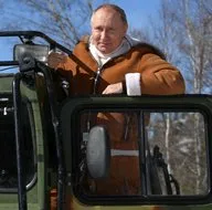 Putin hafta sonunu Sibirya’da geçirdi! Arazi aracı kullandı