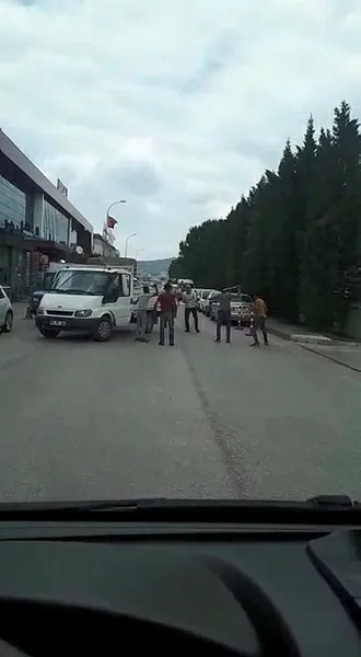 Bursa'da levye ve satırlı kavga cep telefonu kamerasına yansıdı - 2