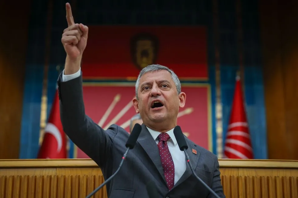 Özgür Özel döneminde CHP’de büyük tasfiye! İhraçlar, disiplin krizleri ve yolsuzluk iddiaları gündemde - 2