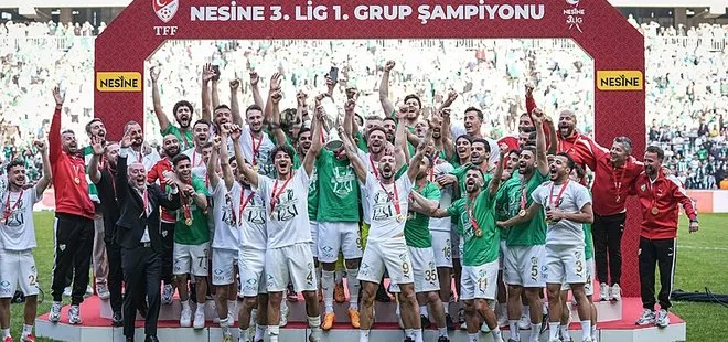 Bursaspor şampiyonluk kupasını kaldırdı! Başkan Erdoğan’dan tebrik mesajı