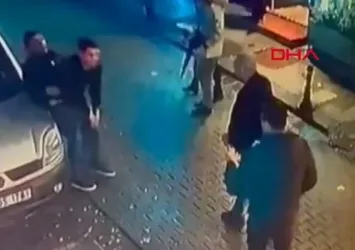 Kadıköy'de silahlı kavgada kamerada