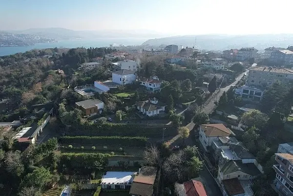 Halk TV’nin sahibi Cafer Mahiroğlu devletin yasağını tanımıyor! İBB’nin önünü açtığı kaçak villaya devam