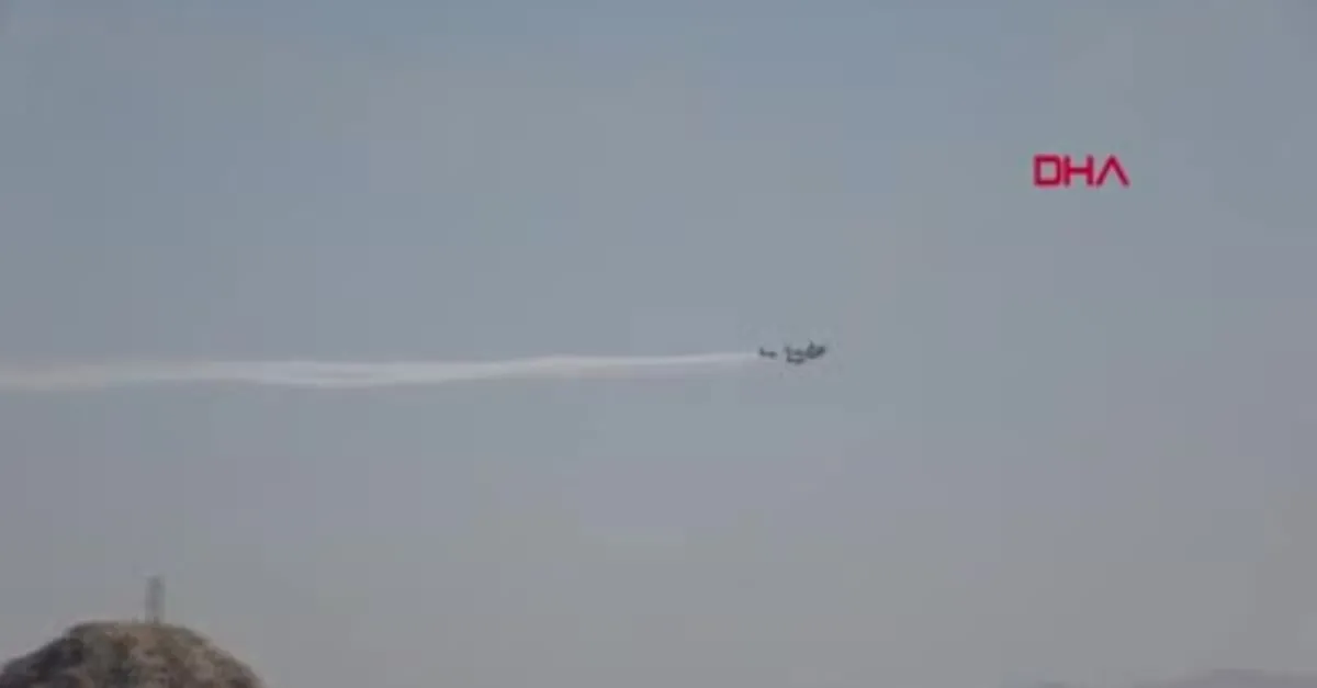 Türk Yıldızları'ndan nefes kesen gösteri