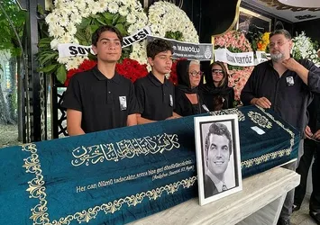 Yeşilçam'ın ünlü oyuncusu Murat Soydan'ın cenazesinde Nuri Alço'dan meslektaşlarına sitem: Hep böyle hayırsız...