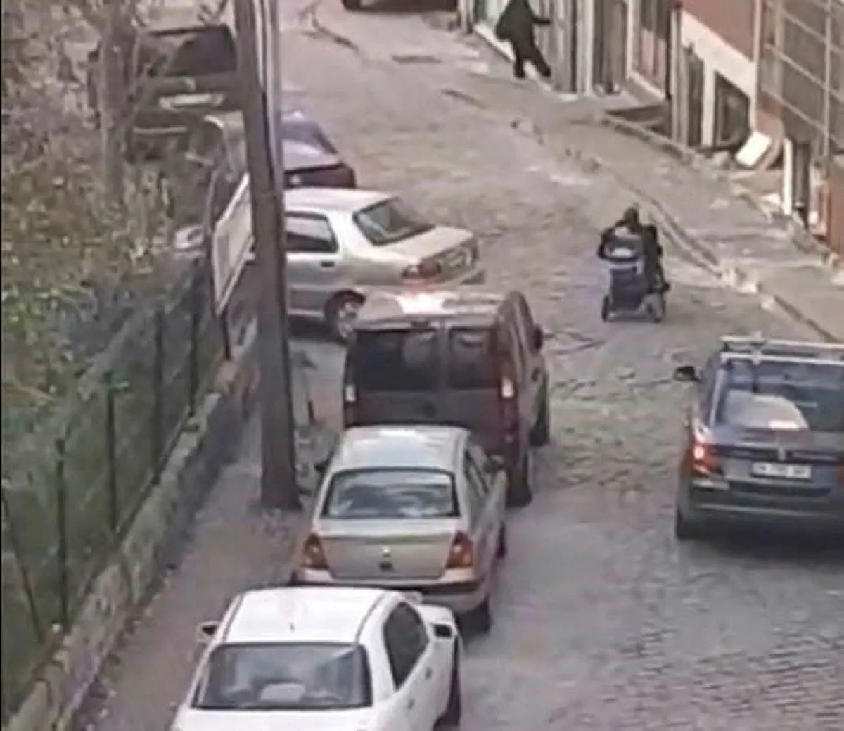 İstanbul'da akılalmaz olay! Tekerlekli sandalye ile gelip dehşet saçtı: 'Pes' dedirten savunma