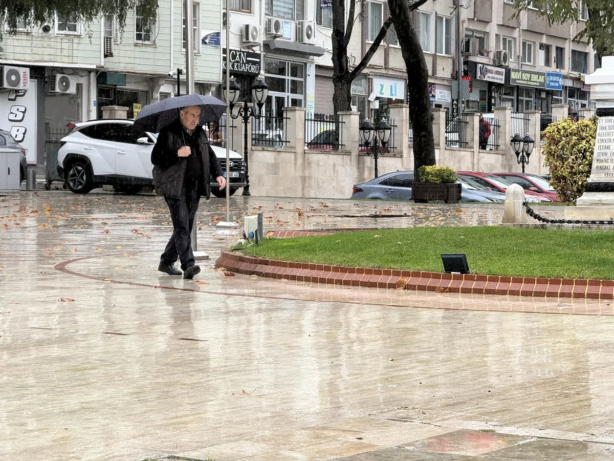 İstanbul'a yeni sağanak dalgası geliyor: Yağışlar 16 Kasım'a kadar sürecek! - 12