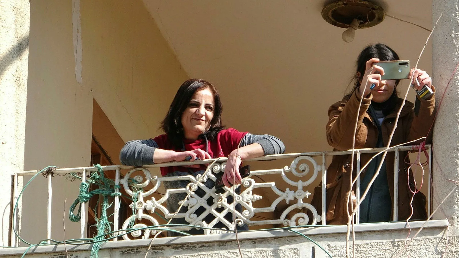 HDP'li kadın evlat nöbetindeki acılı anneleri gülerek izledi